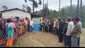 पाटी ब्लॉक क्षेत्र में राजकीय उच्चतर माध्यमिक विद्यालय निलौटी को राजकीय इण्टर कॉलेज क्लस्टर विद्यालय में जोड़ने पर ग्रामवासियों ने किया विरोध।