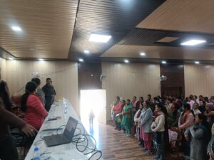 चम्पावत: ब्लॉक सभागार में जिला स्तरीय जनसंवाद कार्यक्रम का आयोजन ।