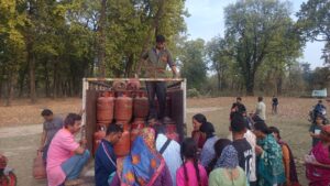 टनकपुर के ग्राम सभा छीनीगोठ में घर घर पहुंची गैस सेवा, ग्रामीणों को मिला सीधा लाभ।