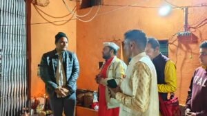 चौखाम बाबा मंदिर में जिलाधिकारी ने भेंट की मुख्यमंत्री संस्कृति संवर्धन किट, संस्कृति और नशा मुक्ति अभियान को गति