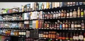 चम्पावत – जिले में 4 नई शराब की दुकानों को खोलने की तैयारी ने माहौल गरमा दिया है। आबकारी विभाग के इस फैसले ने जहां राजस्व बढ़ाने की उम्मीद जगाई है, वहीं दूसरी तरफ ग्रामीणों का गुस्सा अब सड़कों पर उतरने को तैयार है