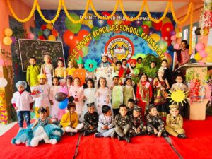 डेल माउंट स्कॉलर्स स्कूल कर्णकरायत में नन्हें बच्चों की फैंसी ड्रेस प्रतियोगिता ने मोहा मन।