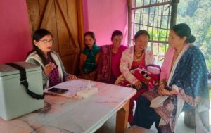 सुरक्षित मातृत्व की मुहिम तेज: चम्पावत के गांव-गांव में संस्थागत प्रसव को लेकर जागरूकता